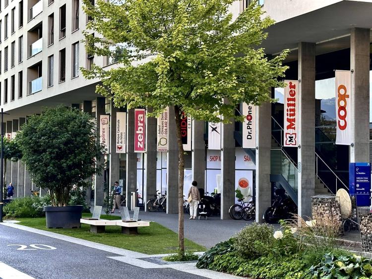 Arcade, commerce, showroom de 210 m2 divisibles à louer à Monthey