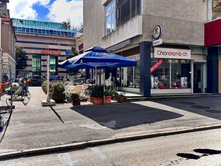 Bar, arcade, commerce de 165 m2 à louer à la Chaux-de-Fonds